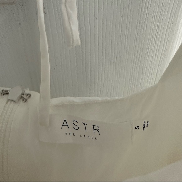 ASTR Mini Dress White Bridal Wedding Photos Bubble Hem Cut Out Puff Size Small - Picture 5 of 7